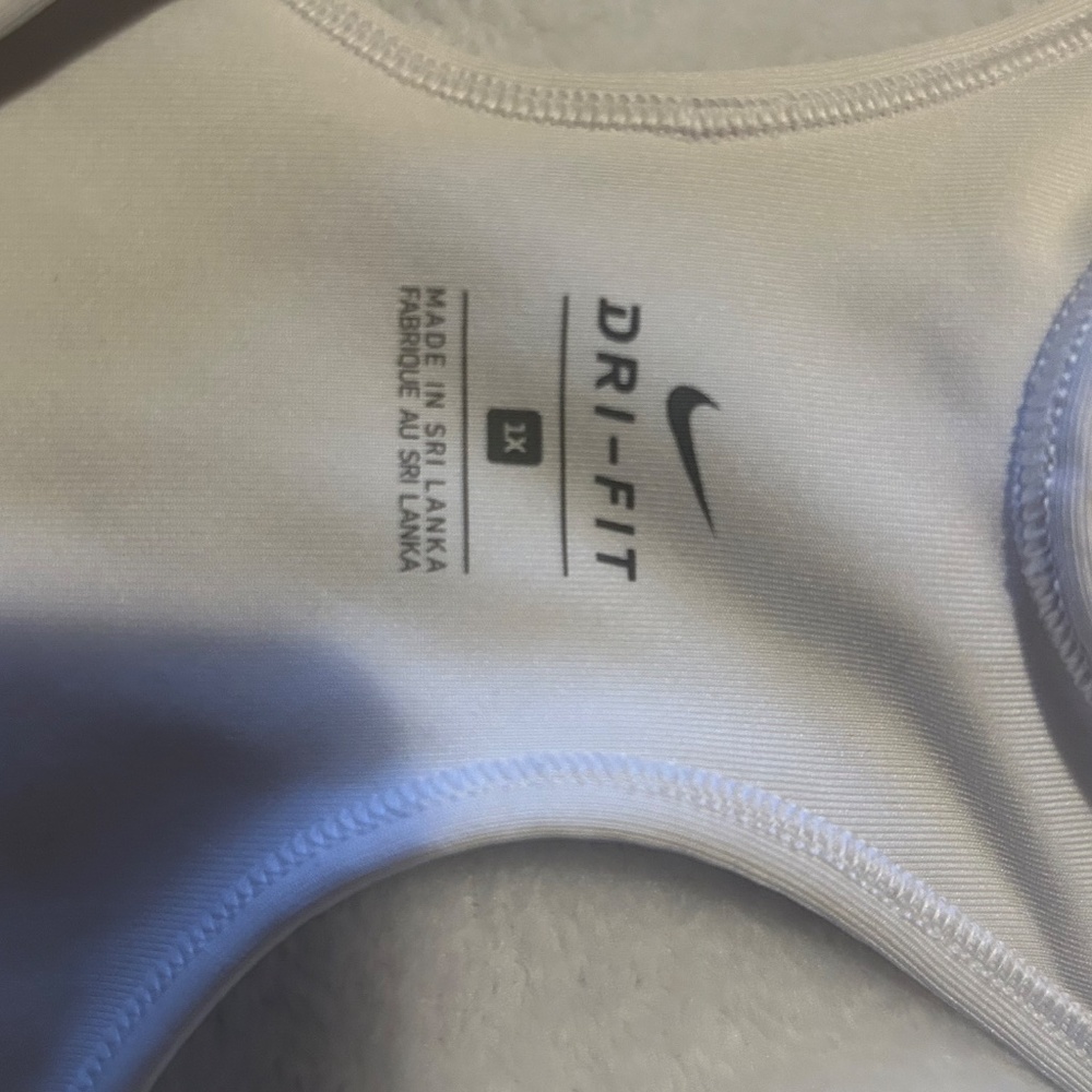 Nike - Picture 3 of 4